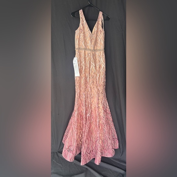 Mac Duggal 79318 NWT Plunging Neckline Geometric Dress - Picture 5 of 7